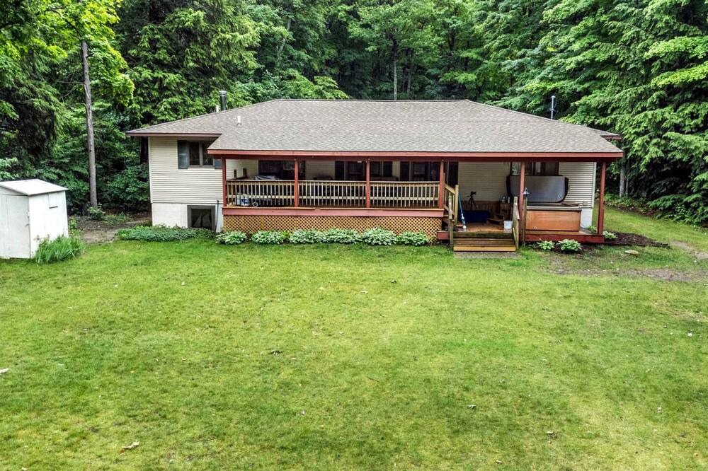 Gaylord Cottage | Pet Friendly Lakefront Cottage with Hot-tub in Johannesburg, Michigan