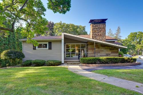 Owosso House | Pet-Friendly Michigan Escape w/Patio