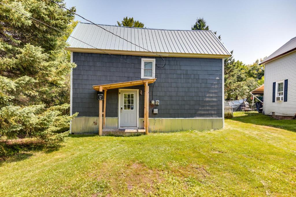 Ontonagon House | Pet-Friendly Michigan Getaway w/Porch & Kayaks!