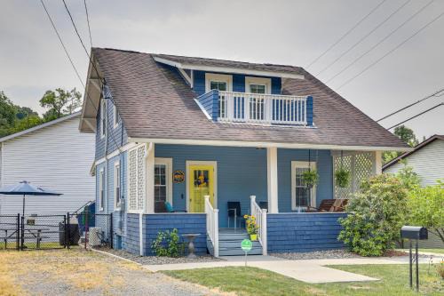 Morgantown House | Pet-Friendly ‘Murph Landing’ - 1 Mile to WVU!