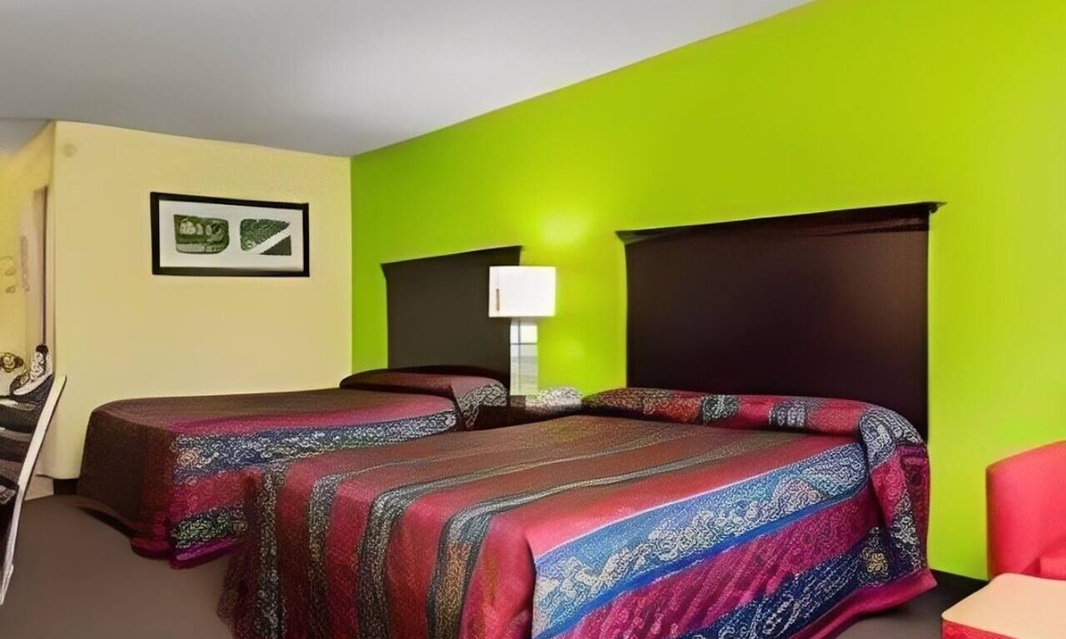 Orlinda Hotel | Pet-Friendly Rooms for Groups! | Free Parking | Minutes from Sumner Crest Winery