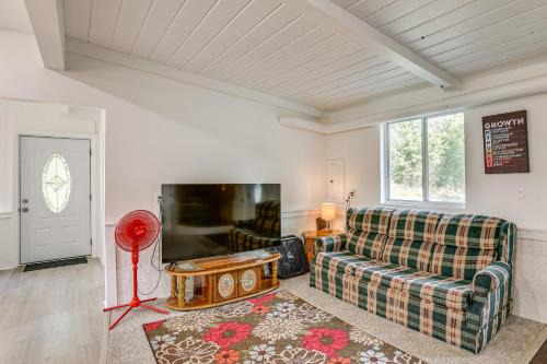 Baldwin House | Pet-Friendly Retreat: Over 3 Acres in Baldwin!