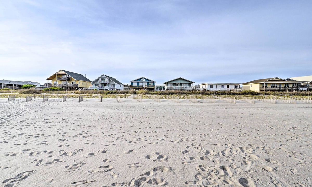 Holden Beach Cottage | Pet-friendly Second Row House Steps to Beach!