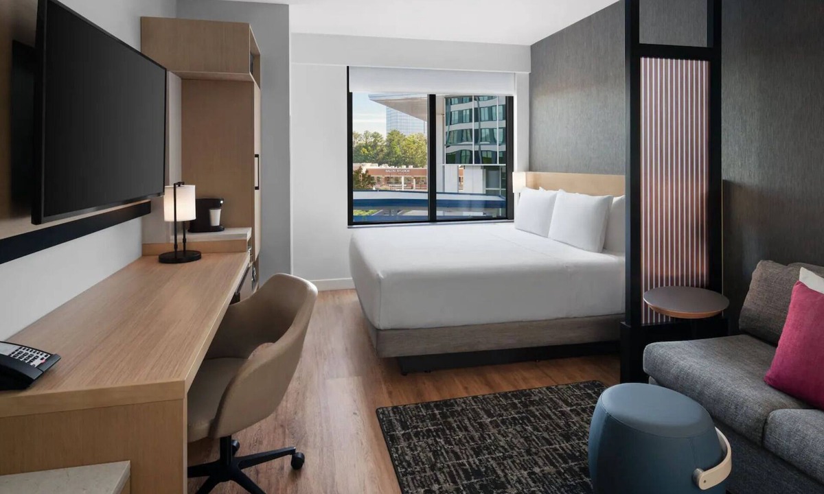 Dunwoody Hotel | Pet-Friendly Stay Close Shopping with Free Daily Breakfast Included