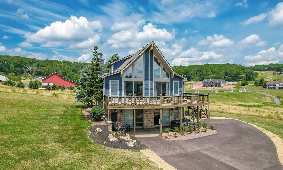 Waterfront Greens House | Pets welcome! Free golf + lake access! Pickle Ball