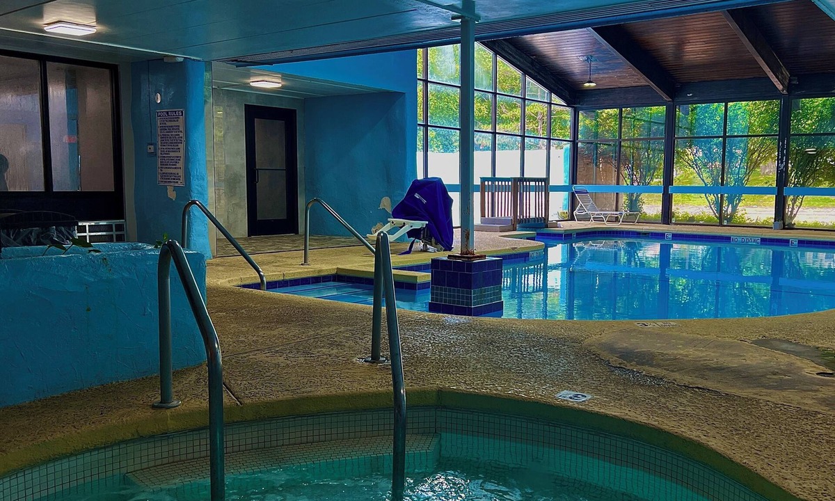 La Porte Hotel | Pine Lake Resort and Banquets