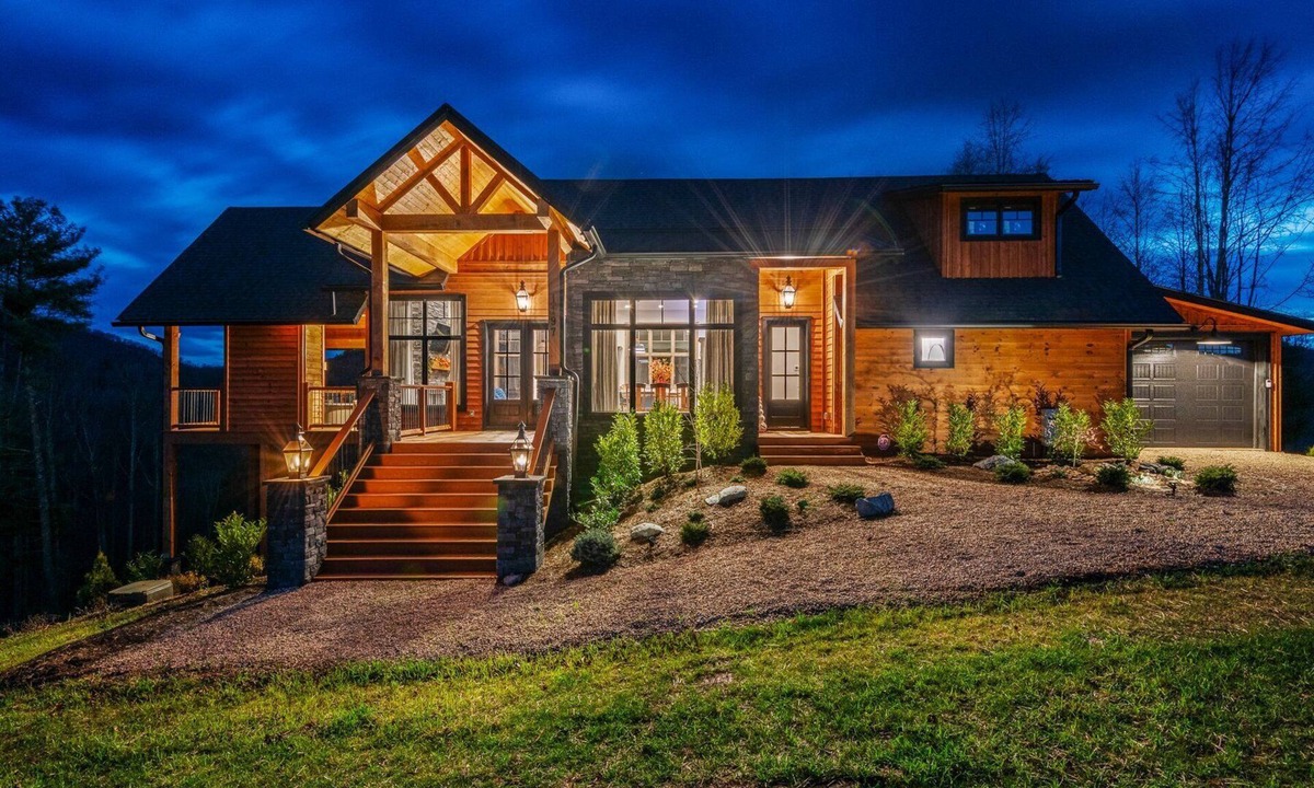 Butler Cabin | Point of View at Eagle Bay - Watauga Lake, hot tub, fireplaces