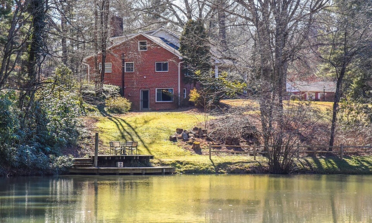 Hendersonville House | Pond, house 5 acres! Fish, enjoy fire pit, &white squirrels! 3 mi from Main St!