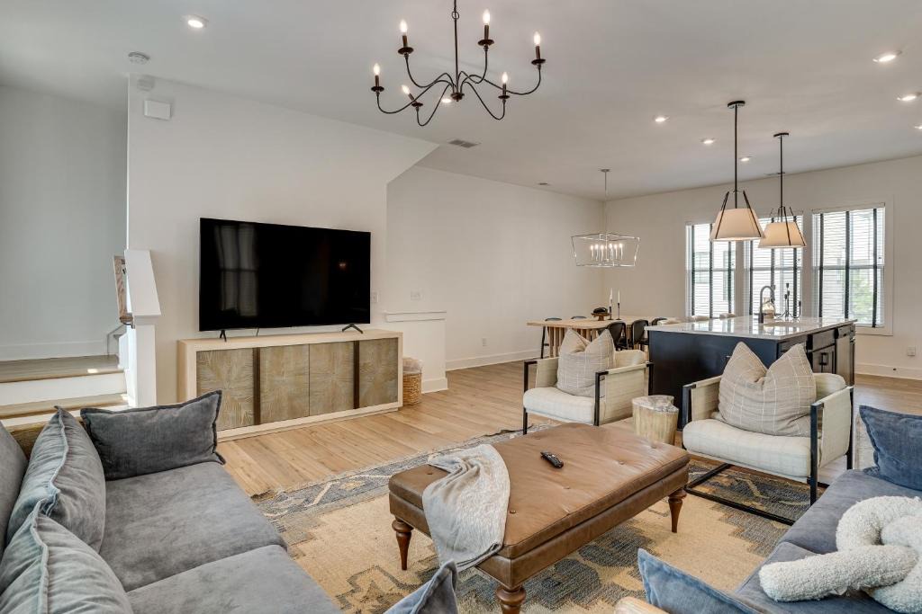 Chosewood Park House | Pool Access! Centrally Located ATL Escape w/Deck
