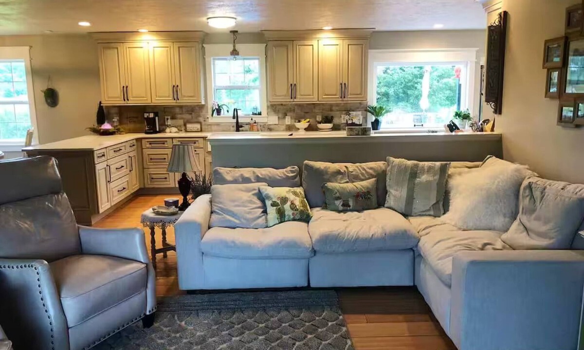 Lebanon Apartment | - POOL & HOT TUB - Light, Open, Cozy & Stylish Home