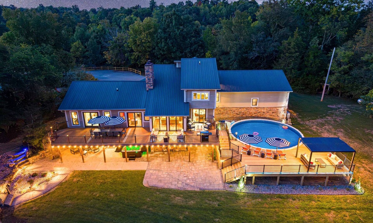 Bardstown House | POOL~SpeakEzy~3mi to Bardstown~GameRM~HotTub~Sauna