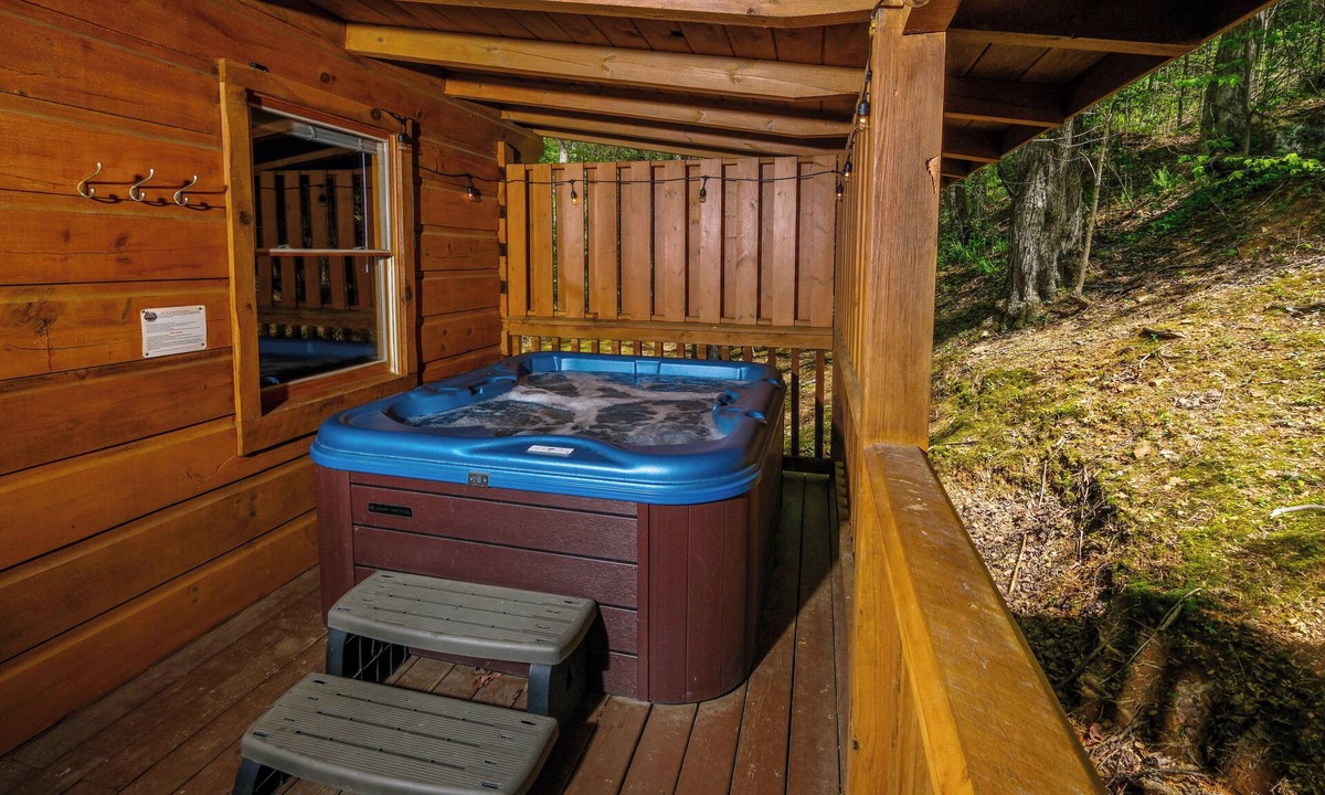 Sevierville Cabin | POOL TABLE, HOT TUB, AND JACUZZI TUB in a CONVENIENT location!