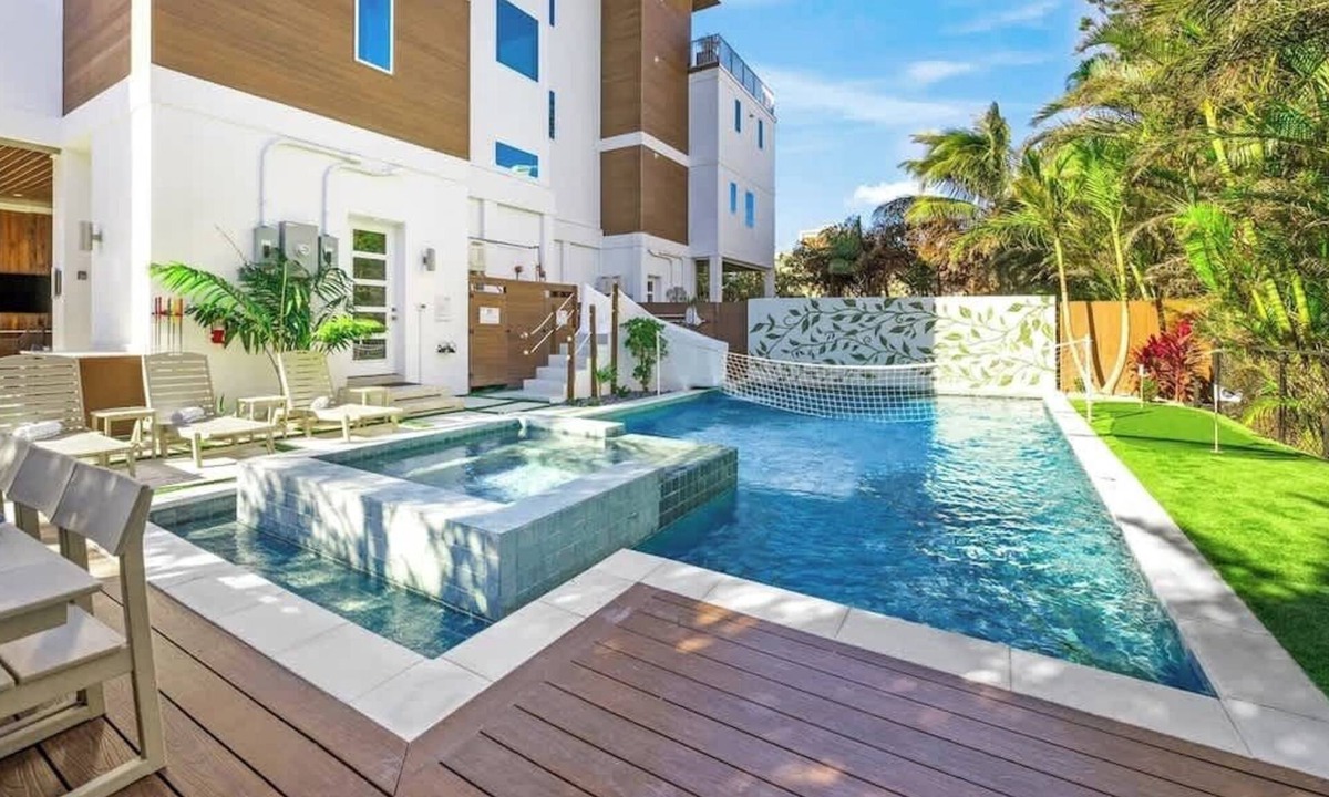 Siesta Key Village House | Pool Volleyball-Gulf Views-Steps to Beach-Rooftop