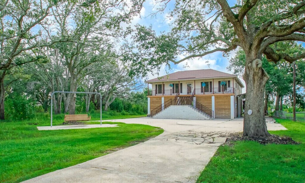Lafitte House | Premier Lodging for Fishing Charter Guests & Unforgettable New Orleans Vacations