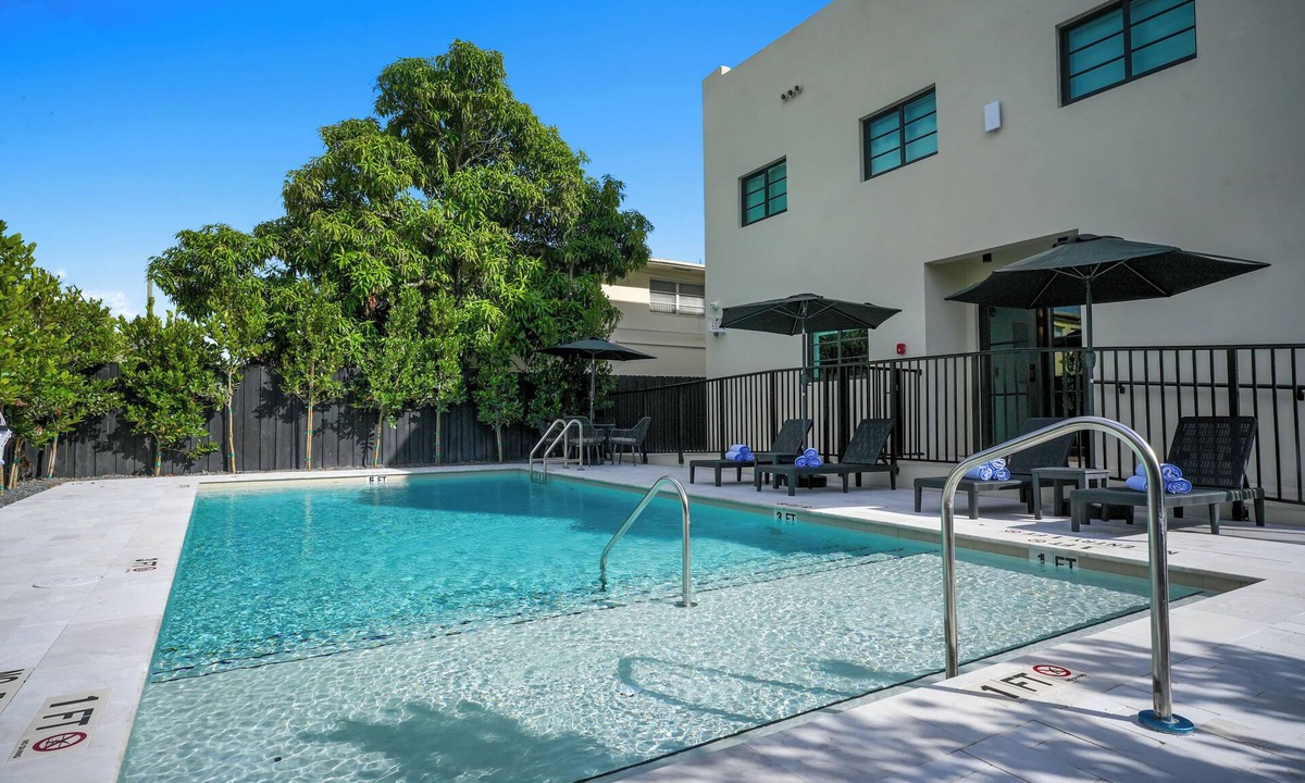 East Little Havana Apartment | Prestige Retreat by Renzzi