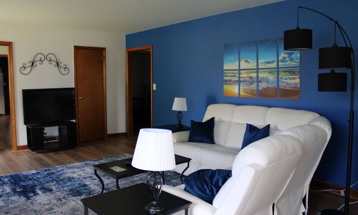 Morristown House | Prime location 2-3 bedroom mid-century house in Morristown with AC, WiFi