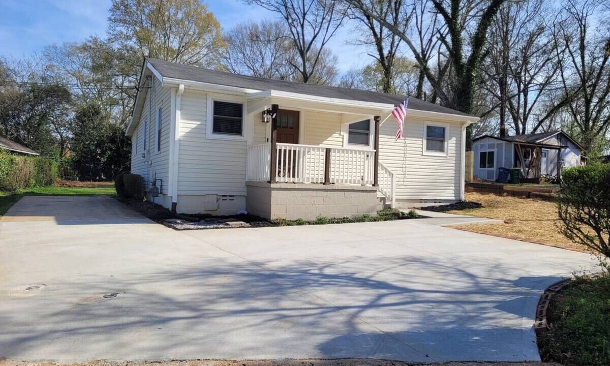 Athens House | Prime Location-2-bedroom house close to Downtown, UGA and the Firefly Trail