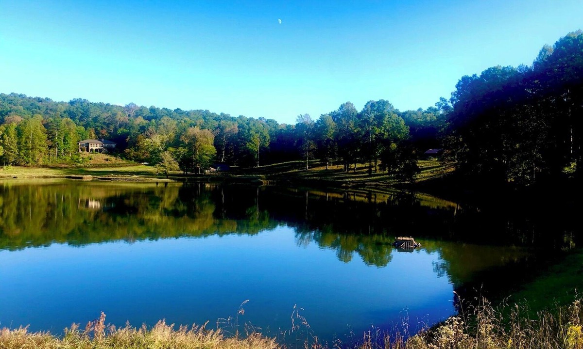 Clarkesville House | PRIVATE ! Charming Lake house on 20 acre private lake with sunset vi