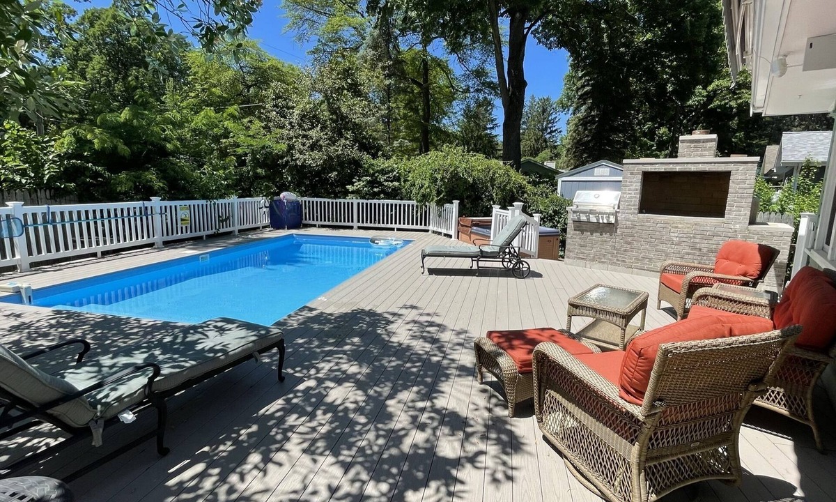 Union Pier House | Private heated pool hot tub large deck blocks to Berrien beach