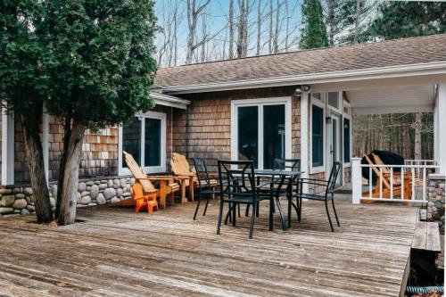 Bellaire House | Private Home 2 miles to Downtown Bellaire