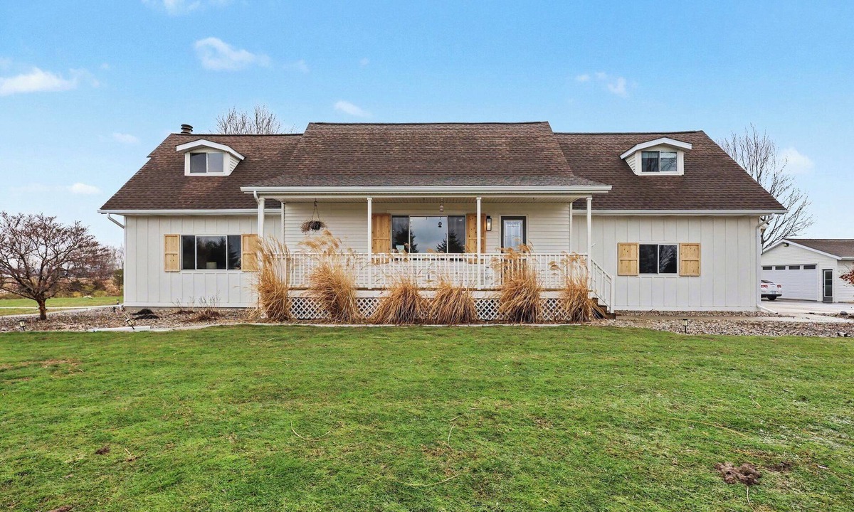 Hudsonville House | Private Hudsonville Estate Retreat with Heated Pool, Event Barn & Pickleball