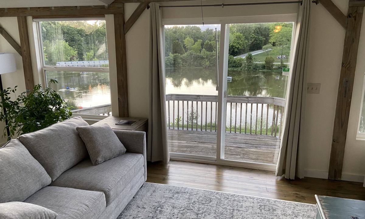 Crittenden House | Private lake house getaway between ark encounter and creation museum!