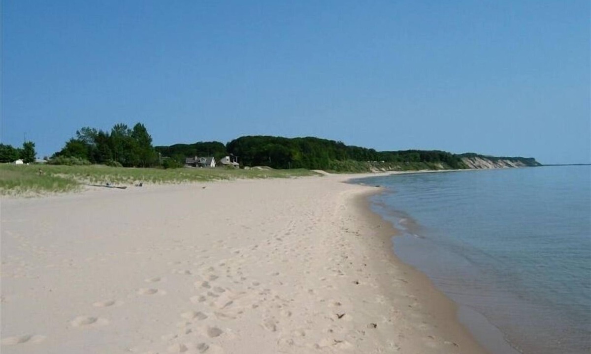 Ludington Cottage | Private Lake Michigan Beach! Breathtaking Sunsets! Fantastic Family Fun!