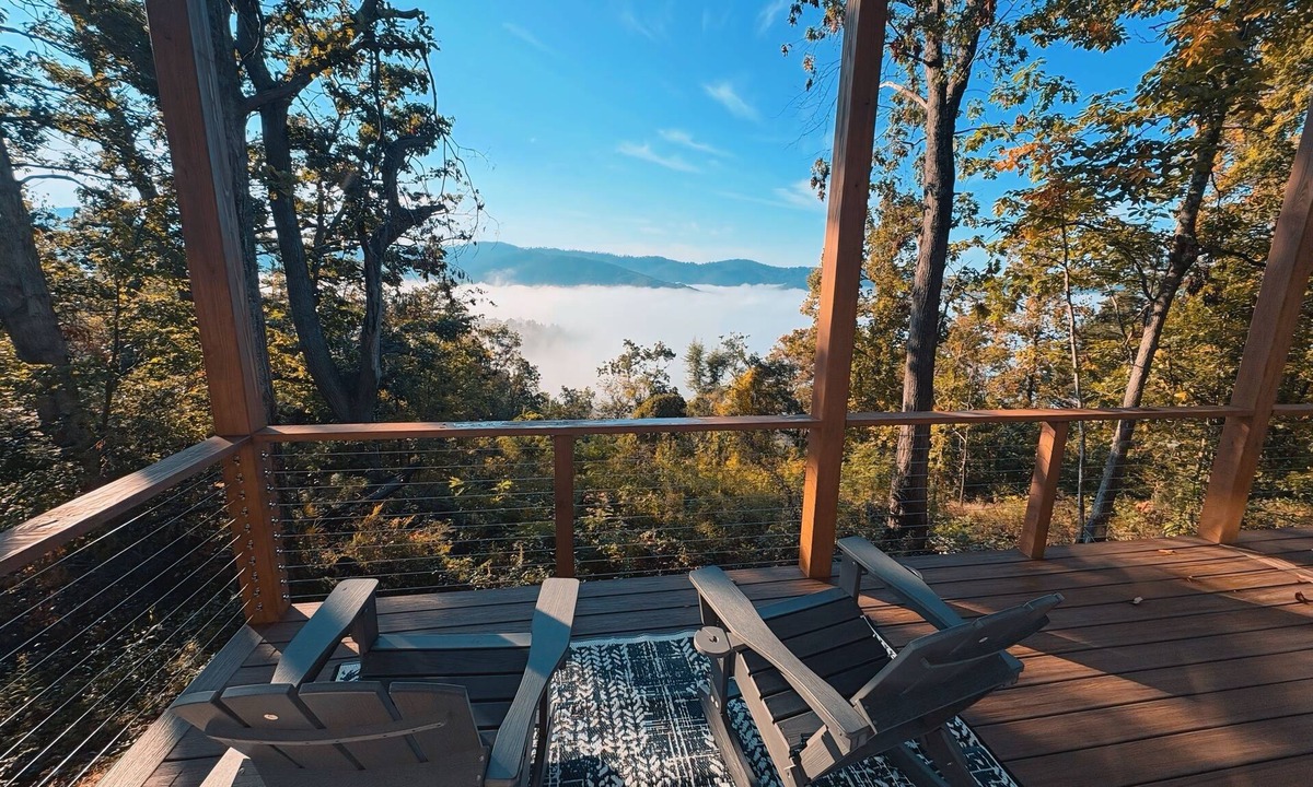 Weaverville Cottage | Private Mountaintop Getaway - Panoramic Blue Ridge Views - King Bed/Huge Deck