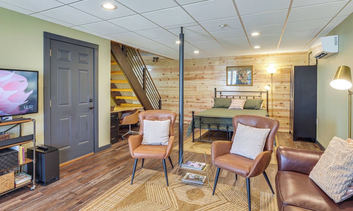 Clarksville Apartment | Private Patio! Studio 10 Mi to Dtwn Clarksville