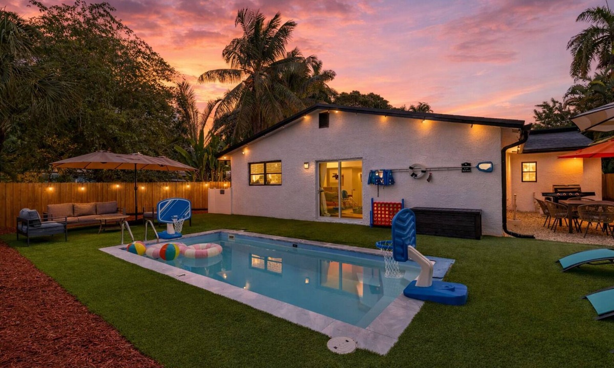 Riverland Village House | Private Pool + Indoor Basketball + Near Las Olas & Beach | Hoop & Splash House