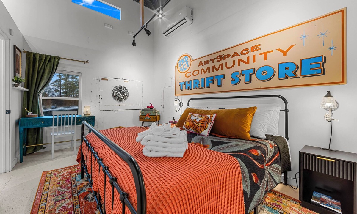 Weaverville House | Private, Quiet, Creative Retreat - Dog Friendly - 15 min to Downtown Asheville