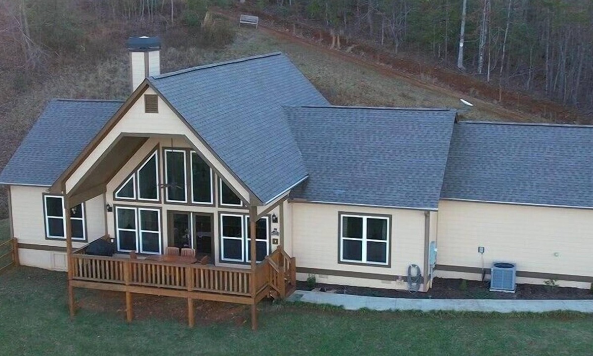 Hiawassee House | Private retreat on 7 acres, mountain views, firepit, king bed, sleeps 6.