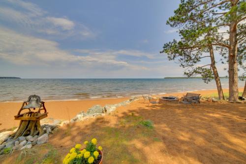 Big Bay House | Private Sandy Beach: Lake Superior Group Retreat