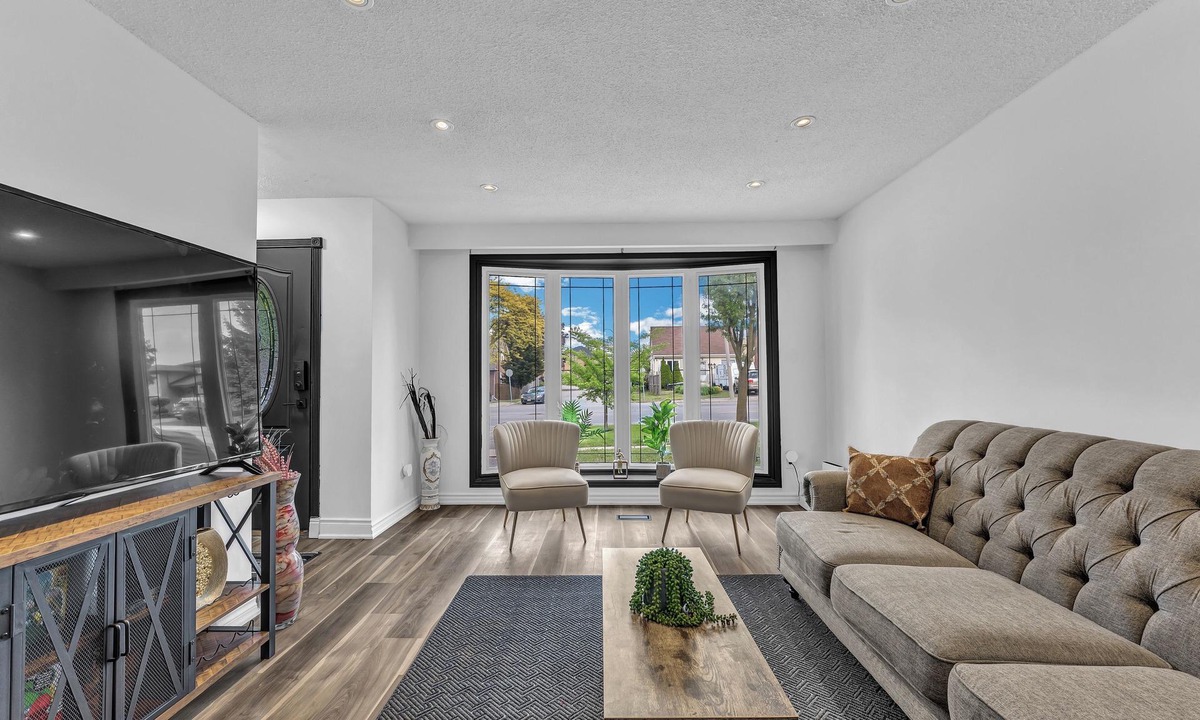 Hamilton House | Private & Spacious 6BR Home ~ Hamilton ~ Comfort