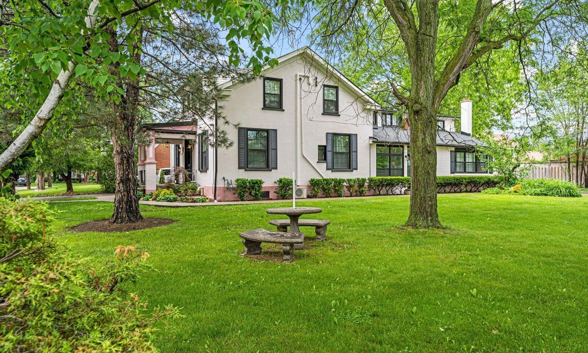 Burlington Apartment | Private Studio apartment Downtown - 2nd floor U5