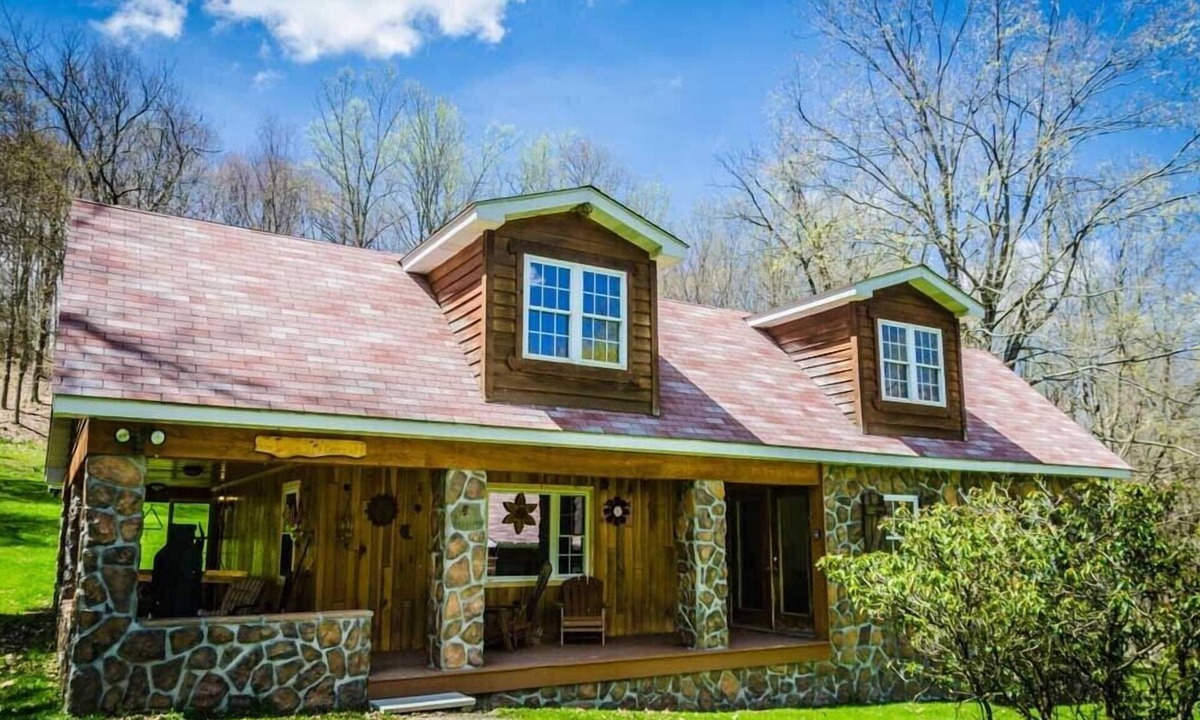 Ohiopyle Cottage | Pura Vida - Spacious Woodland Retreat