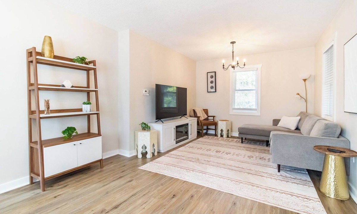 Eudora House | Quaint & Comfy Eudora House - Perfect for Families or Weekend Escapes