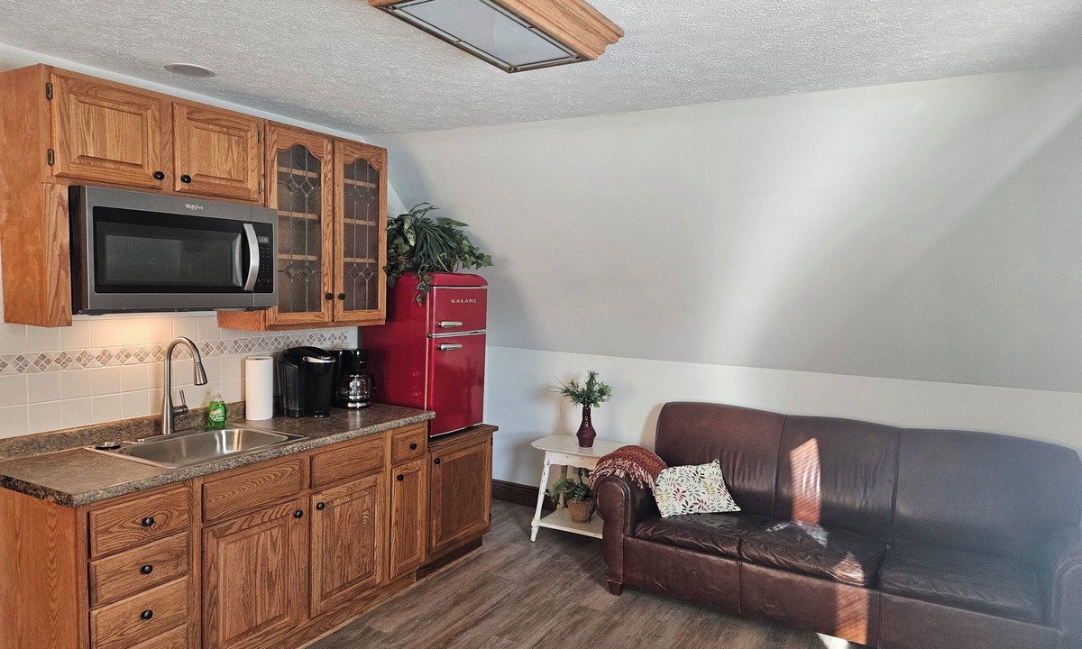 Leavittsburg Apartment | Quaint little studio