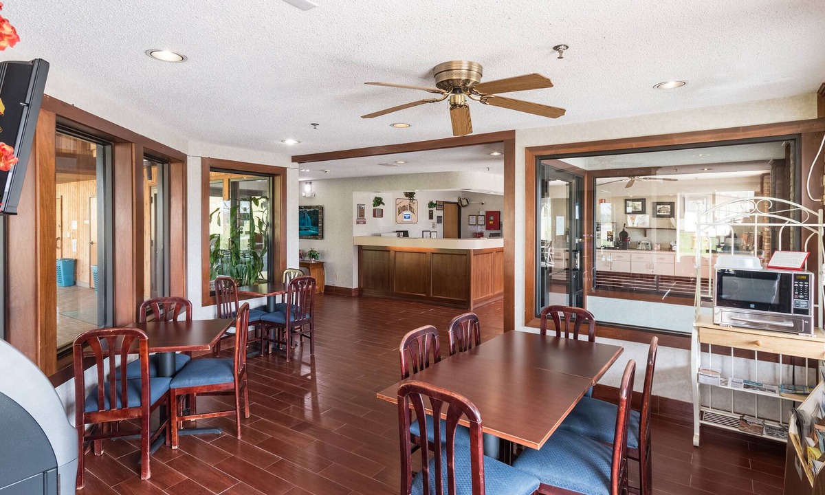 Mineralwells Hotel | Quality Express Inn & Suites