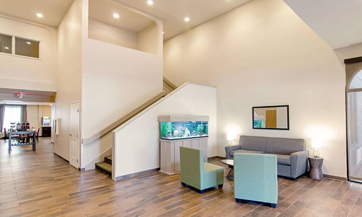 Gonzales Hotel | Quality Inn & Suites Near Tanger Outlet Mall