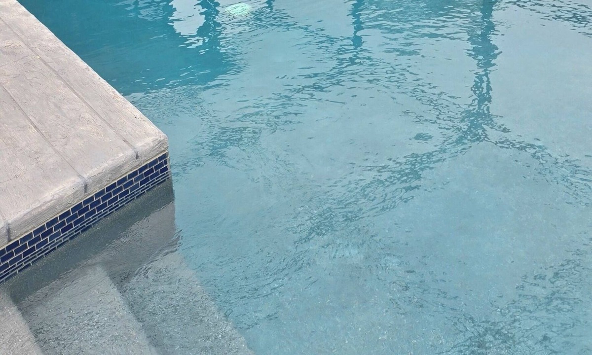 Whitfield House | Queen Palm Oasis/Heated Pool & Lanai/3BR/2BA/Sleeps 6/Mins from SRQ,Area Beaches