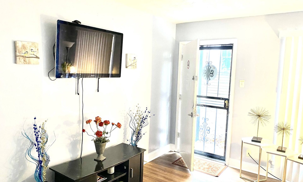Crosstown Apartment | Quick getaway to Beale & downtown