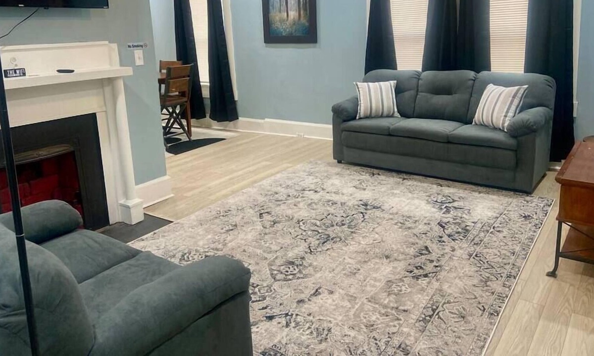 Columbia House | Quiet, Cozy, Walk to eateries!