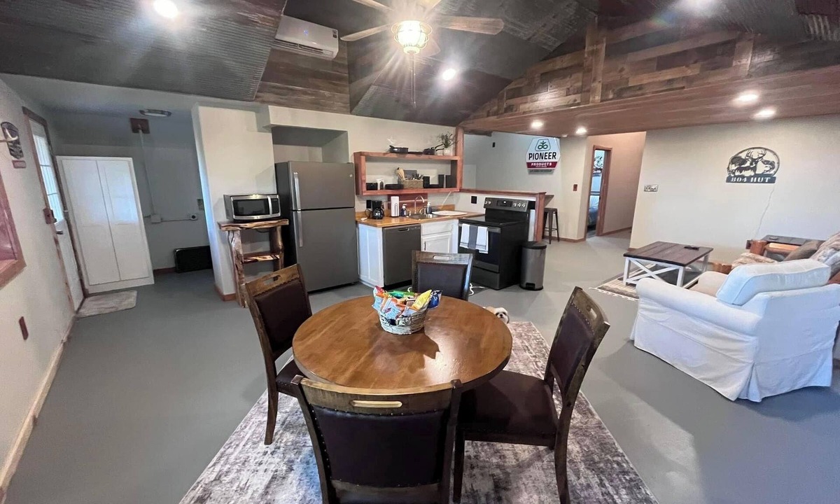 Gamaliel Cabin | Quiet “home away from home” on Lake Norfork. “804 HUT”- the reel escape!