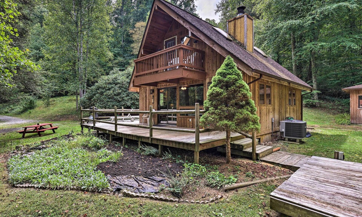 Max Meadows Cabin | Quiet Max Meadows Cabin, 12 Acres of Property