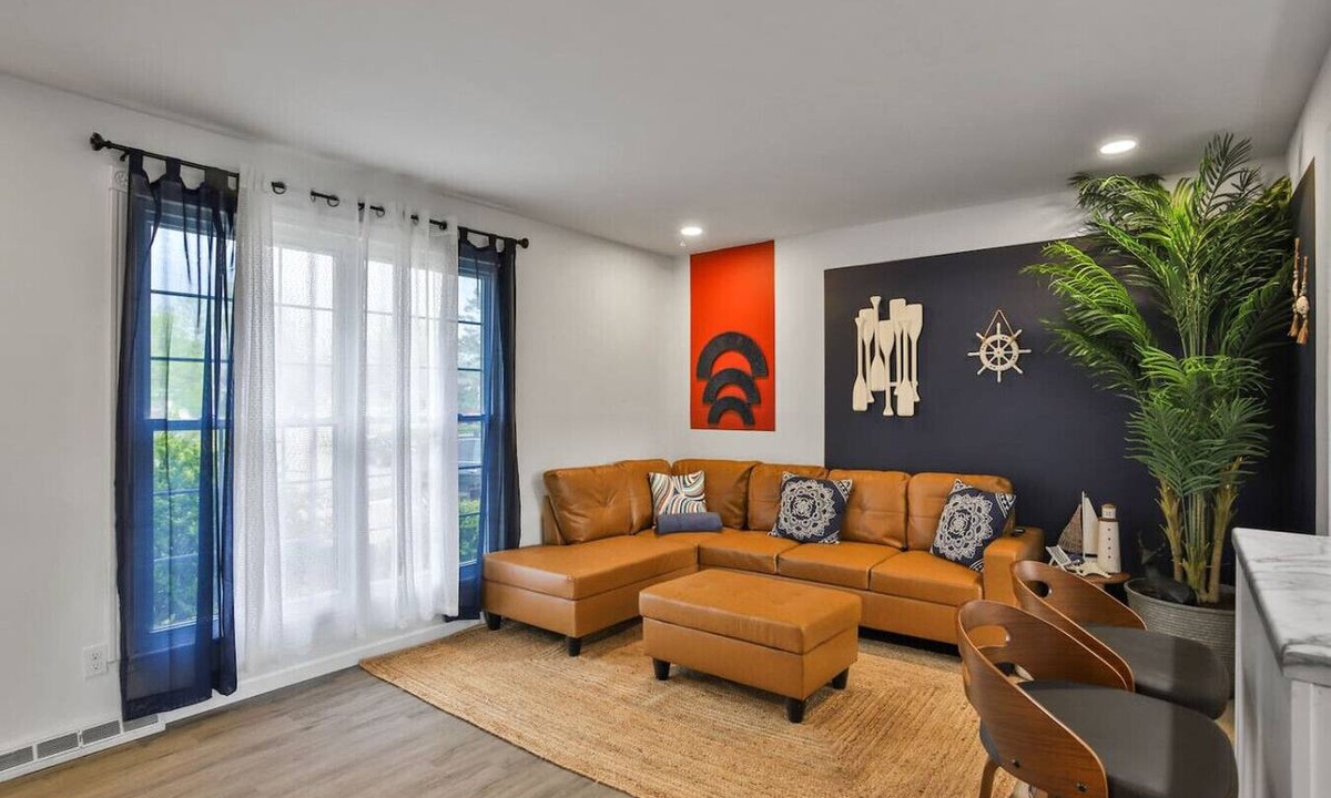 Maryland Heights Apartment | Quiet Neighborhood-Near Eats & Shops-Airport!