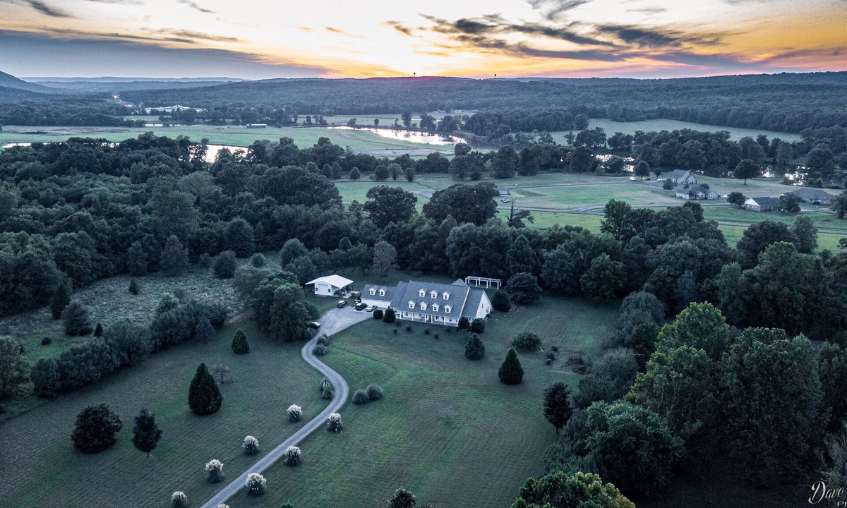 Heber Springs House | Quiet, spacious, secluded hideaway for the entire family (and then some).