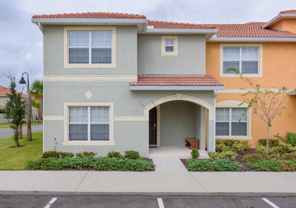 West Kissimmee House | Quiet Townhome with Pool and Close to Disney World!