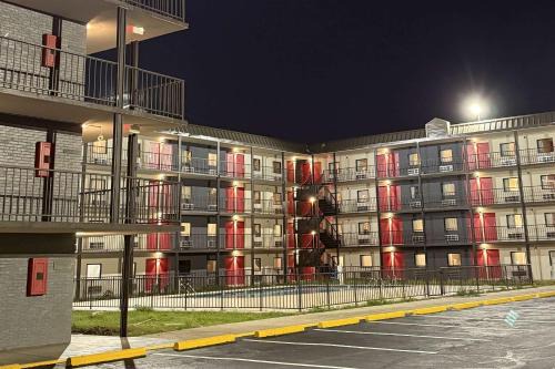Kenner - Louis Armstrong International Airport Hotel | Ramada by Wyndham Kenner New Orleans Airport South