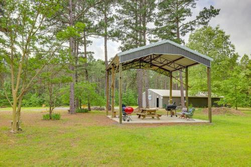 Higden Apartment | Ramp Entry! Quaint Cottage Near Greers Ferry Lake